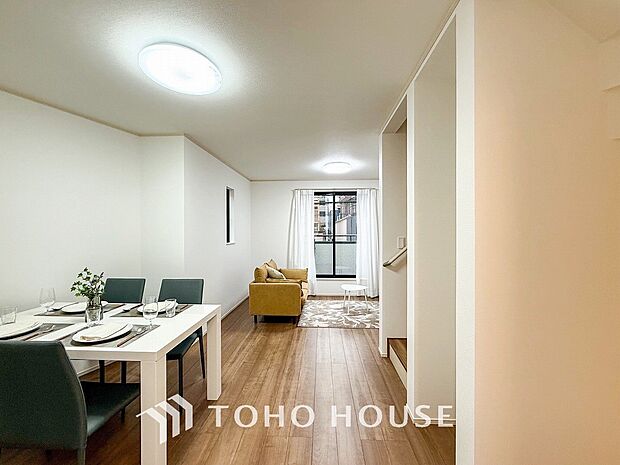 家族みんなが爽やかに健やかに過ごせるように、溢れる光をたっぷり取り込んだリビングダイニング。