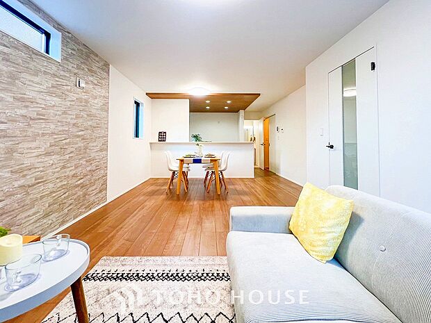 落ち着いた雰囲気に包まれた伸びやかな空間で、ゆったりと家族団らんの時間を過ごせます。