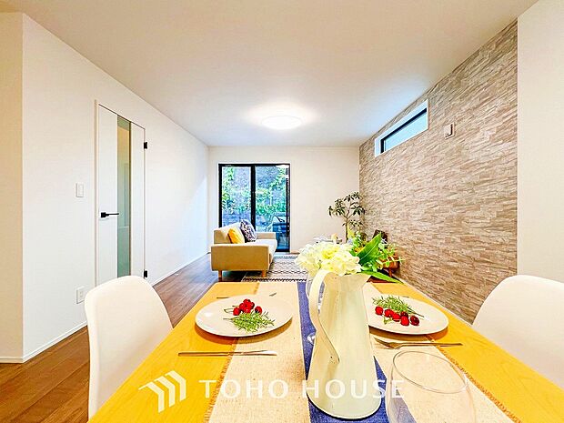 ここにはみんなが集い、食事と楽しい会話が始まるスペース。