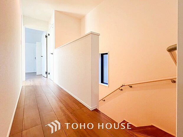 やわらかな陽射しがふりそそぎ、ゆったりした時間が流れる室内。