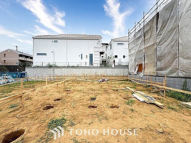 閑静な住宅街の陽当りに恵まれた土地で寛ぎに満ちた生活を。