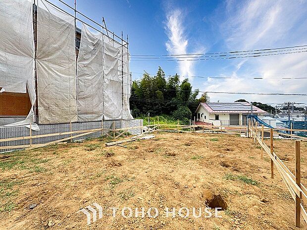 閑静な住宅街の一角、ひと時のくつろぎが生まれ、ゆっくりと愛着が育まれていきます。