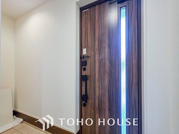 居住者の帰り、訪れる方を優しく迎えてくれる開放感のある玄関。