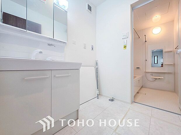 清潔感のあるプライベート空間は、身だしなみチェックや肌のお手入れに最適です。