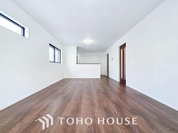 対面式キッチンのあるLDKで家族の会話が弾みます。