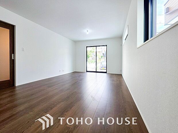 家族みんなが爽やかに健やかに過ごせるように、溢れる光をたっぷり取り込んだリビングダイニング。