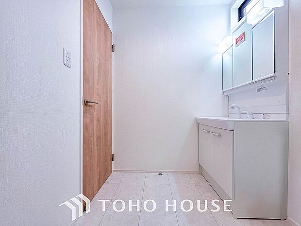 清潔感のあるプライベート空間は、身だしなみチェックや肌のお手入れに最適です。