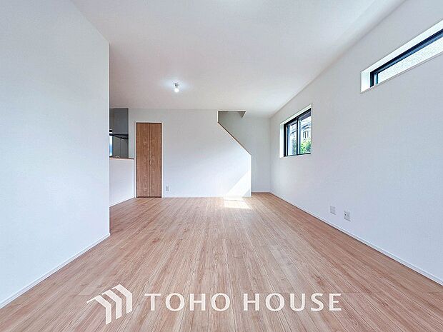 光と風があふれる開放的なリビングダイニングには自然と家族みんなが集まってきます。