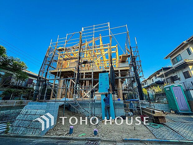 風を感じ青い空から太陽の恵みを感じる温もり溢れる佇まい。