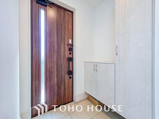 居住者の帰り、訪れる方を優しく迎えてくれる開放感のある玄関。