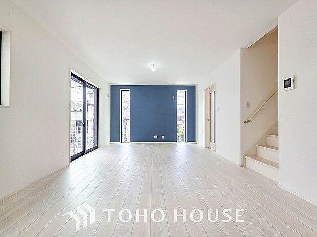 落ち着いた雰囲気に包まれた伸びやかな空間で、ゆったりと家族団らんの時間を過ごせます。