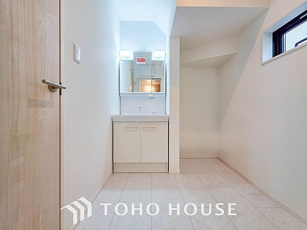 清潔感のあるプライベート空間は、身だしなみチェックや肌のお手入れに最適です。