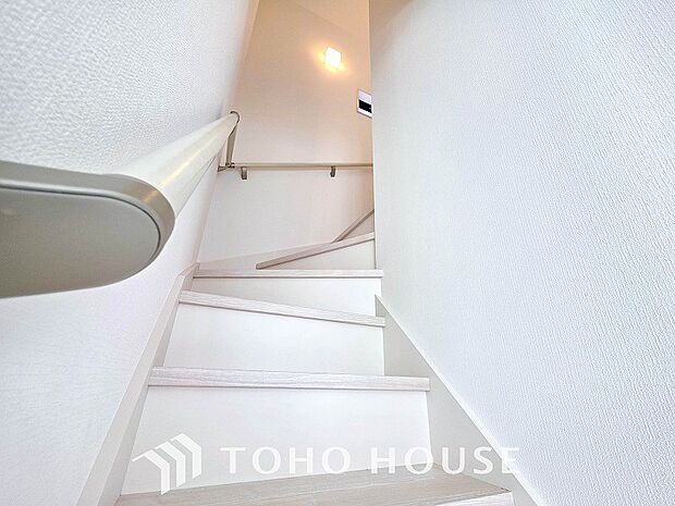 階段にはお子様やお年寄りに安心な手すりをご用意。