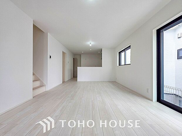 対面式キッチンのあるLDKで家族の会話が弾みます。