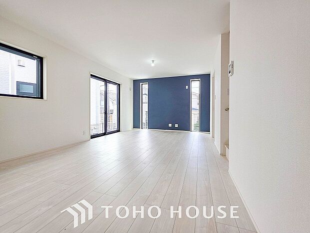 家族みんなが爽やかに健やかに過ごせるように、溢れる光をたっぷり取り込んだリビングダイニング。