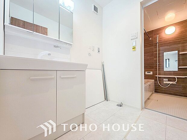 清潔感のあるプライベート空間は、身だしなみチェックや肌のお手入れに最適です。