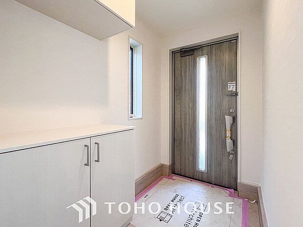 帰り着くたびに洗練されたテイストの空間に迎えられ誇りと喜びを感じる玄関まわりです。