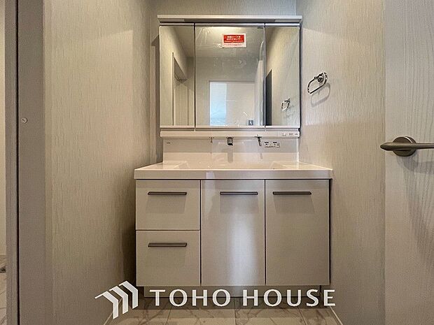 洗面台・洗面所洗面ボウルとカウンターが一体となり、お掃除しやすい洗面化粧台。