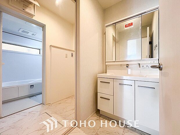 落ち着いた空間を演出するカラーと、ゆったりお使い頂ける広さが魅力のパウダールーム。