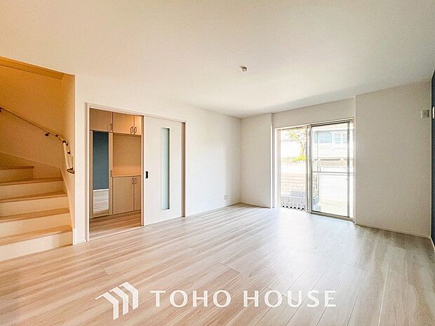 光と風があふれる開放的なリビングダイニングには自然と家族みんなが集まってきます。