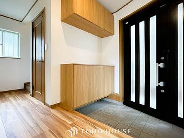 居住者の帰り、訪れる方を優しく迎えてくれる玄関です。