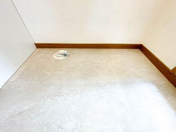 洗濯機を配置しても十分なスペースを確保しております。
