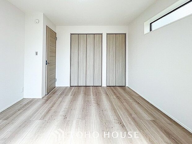 一日の疲れをいやしてくれる主寝室。自分時間を快適に過ごすプライベートルーム。