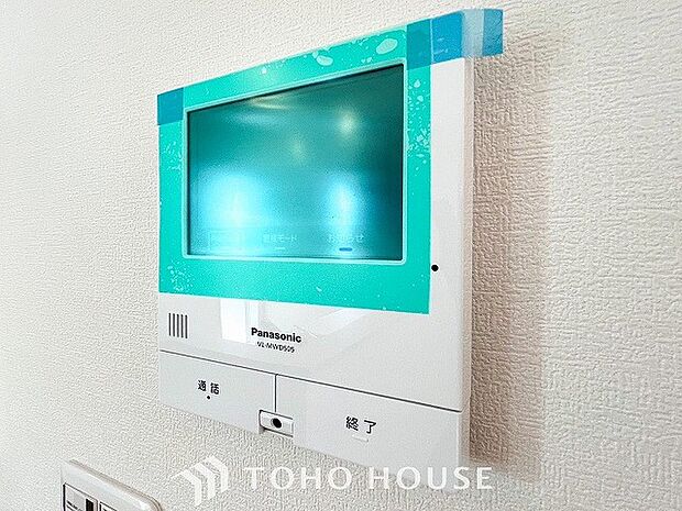 誰が来てもわかる様にモニター付きインターホンを設置。快適と安らぎを合わせた優しい設計。