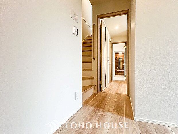 やわらかな陽射しがふりそそぎ、ゆったりした時間が流れる室内。