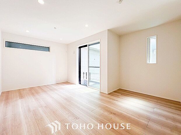 光と風があふれる開放的なリビングダイニングには自然と家族みんなが集まってきます。