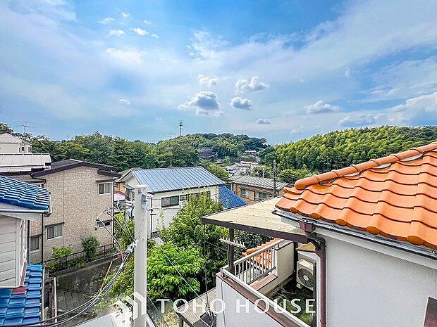 開放的で気持ちの良い眺望と青い空を満喫できます。