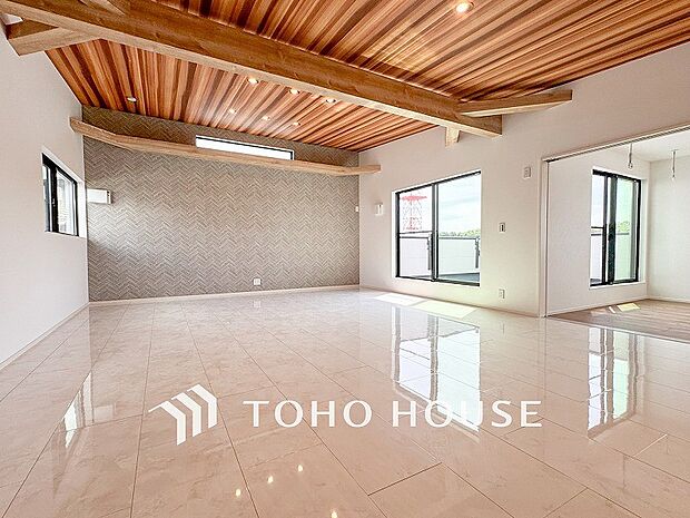 太陽の恵みを一気に受けた明るくあたたかいお住まい。吹きぬける風を感じながら爽やかで風通しの良い暮らし。