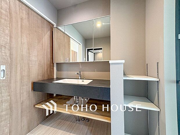 洗面台・洗面所十分な大きさの洗面台は、朝の慌ただしい時間でも余裕とゆとりを感じて頂けます。