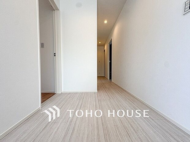 やわらかな陽射しがふりそそぎ、ゆったりした時間が流れる室内。