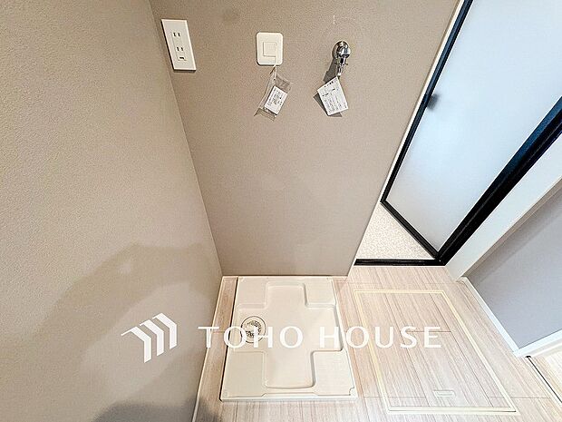 洗濯機を配置しても十分なスペースを確保しております。