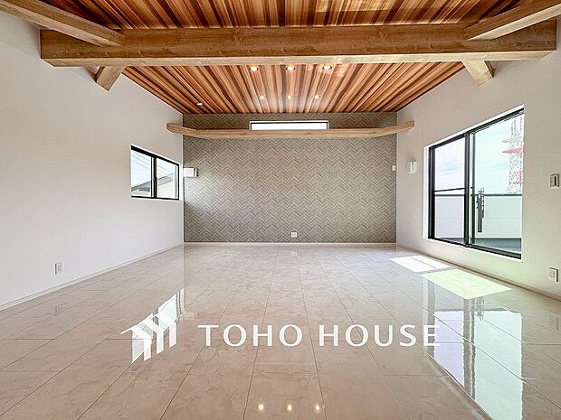 落ち着いた雰囲気に包まれた伸びやかな空間で、ゆったりと家族団らんの時間を過ごせます。