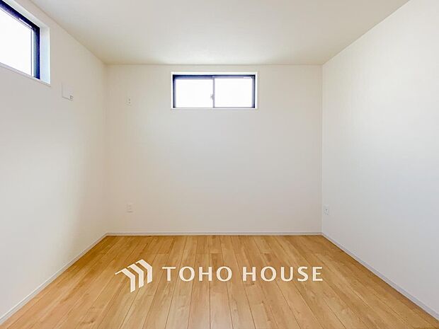 一日の疲れをいやしてくれる主寝室。自分時間を快適に過ごすプライベートルーム。