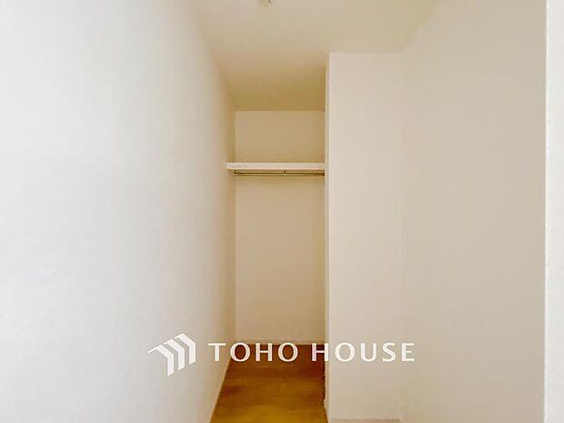 衣類だけでなく大きな荷物も収納でき、お部屋がすっきりします。