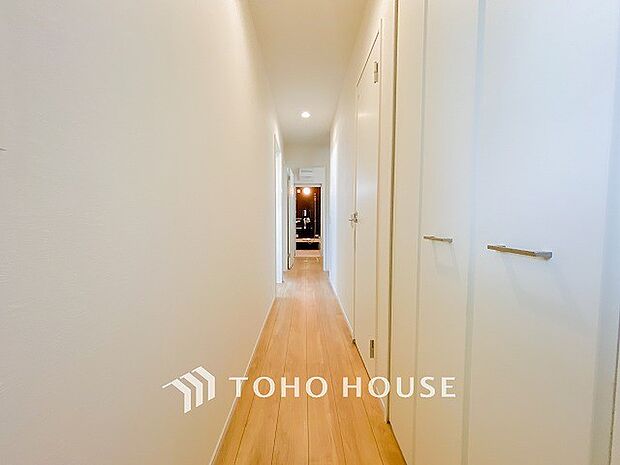 やわらかな陽射しがふりそそぎ、ゆったりした時間が流れる室内。