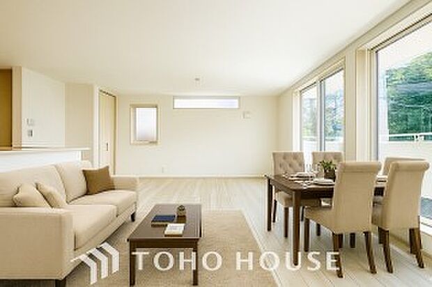 太陽の恵みを一気に受けた明るくあたたかいお住まい。吹きぬける風を感じながら爽やかで風通しの良い暮らし。