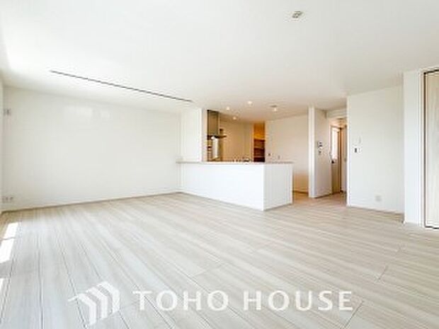 あたたかい日差しがたっぷり降り注ぐLDKは自然と家族の顔があかるい笑顔に。