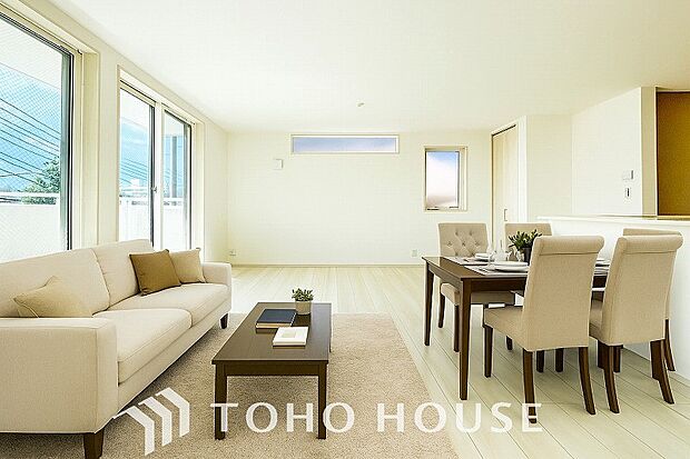 太陽の恵みを一気に受けた明るくあたたかいお住まい。吹きぬける風を感じながら爽やかで風通しの良い暮らし。