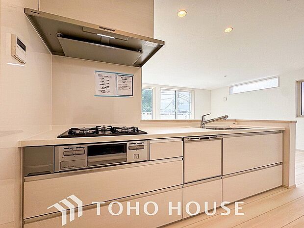 ご家族みんなで調理ができる位のスペースを実現したキッチン空間となっております。