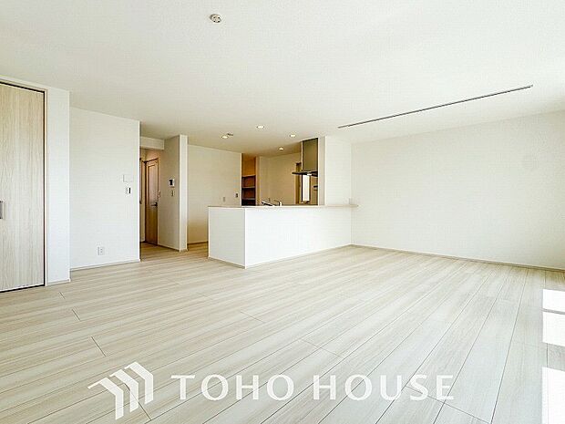 あたたかい日差しがたっぷり降り注ぐLDKは自然と家族の顔があかるい笑顔に。