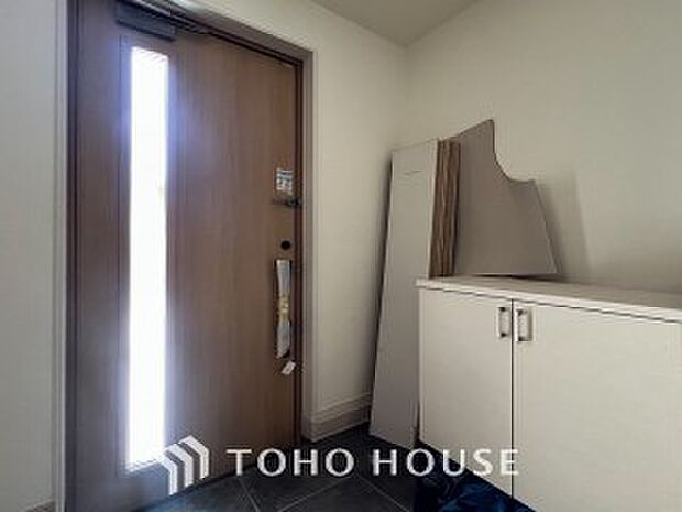 帰り着くたびに洗練されたテイストの空間に迎えられ誇りと喜びを感じる玄関まわりです。