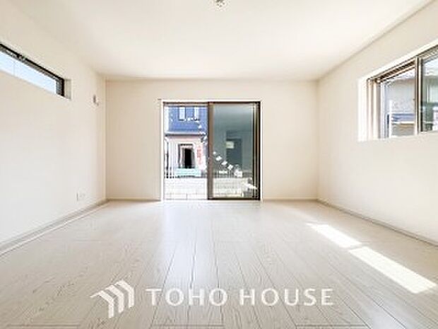 太陽の恵みを一気に受けた明るくあたたかいお住まい。吹きぬける風を感じながら爽やかで風通しの良い暮らし。