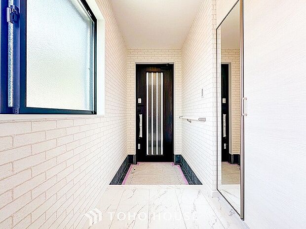 帰り着くたびに洗練されたテイストの空間に迎えられ誇りと喜びを感じる玄関まわりです。