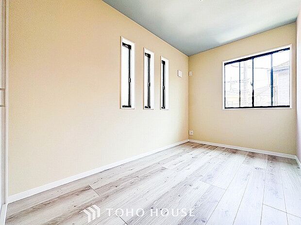 一日の疲れをいやしてくれる主寝室。自分時間を快適に過ごすプライベートルーム。