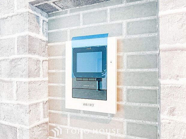 誰が来てもわかる様にモニター付きインターホンを設置。快適と安らぎを合わせた優しい設計。