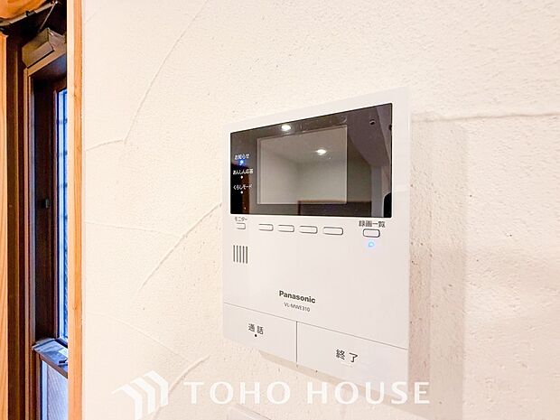 誰が来てもわかる様にモニター付きインターホンを設置。快適と安らぎを合わせた優しい設計。